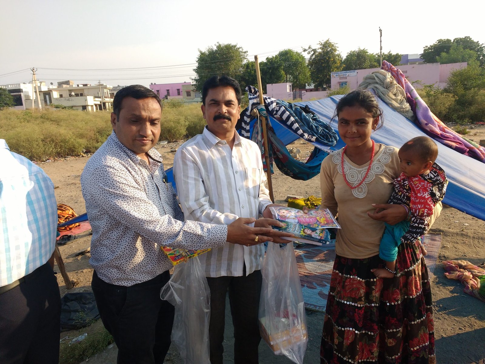 जरूरतमंदों के साथ मनाई दिवाली