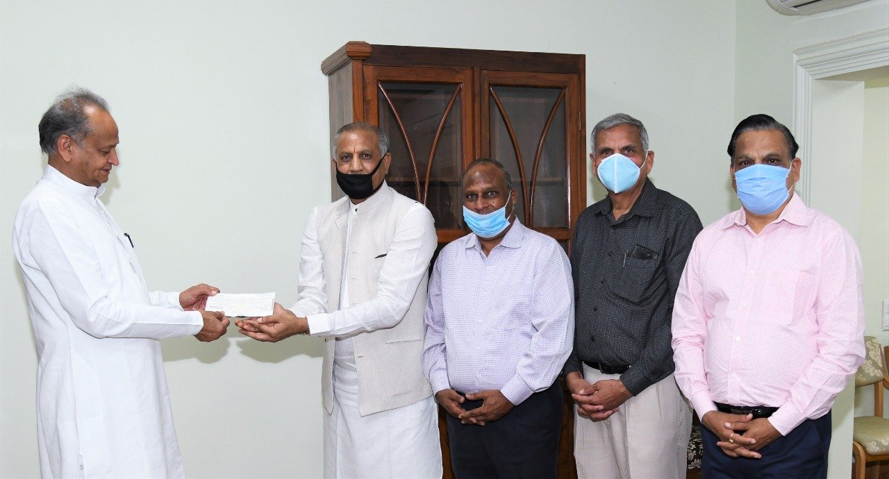 समाज की शिक्षा समिति ने “मुख्यमंत्री सहायता कोष” में दिया 51 लाख का चैक