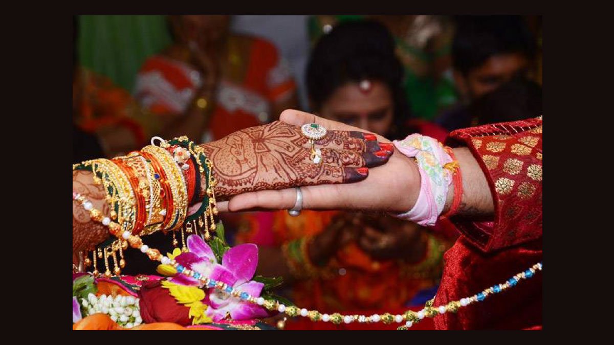 गाँव में बेटियों के विवाह से करियर होता है प्रभावित- भ्रम है या सच्चाई?