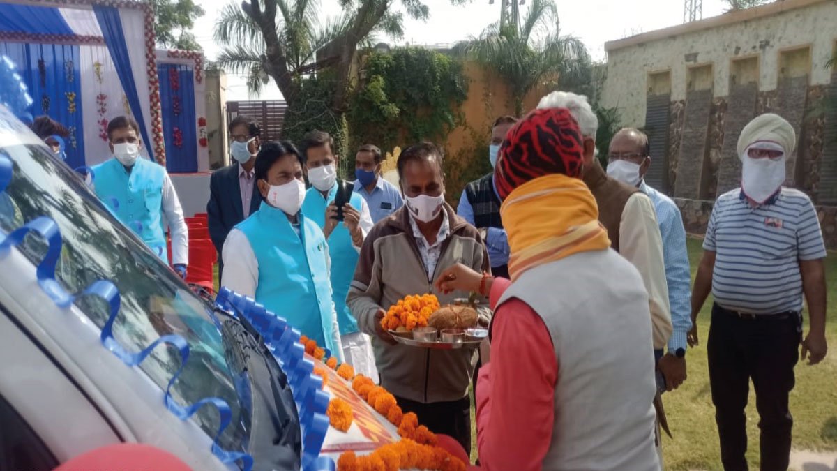एम्बुलेंस का किया लोकार्पण