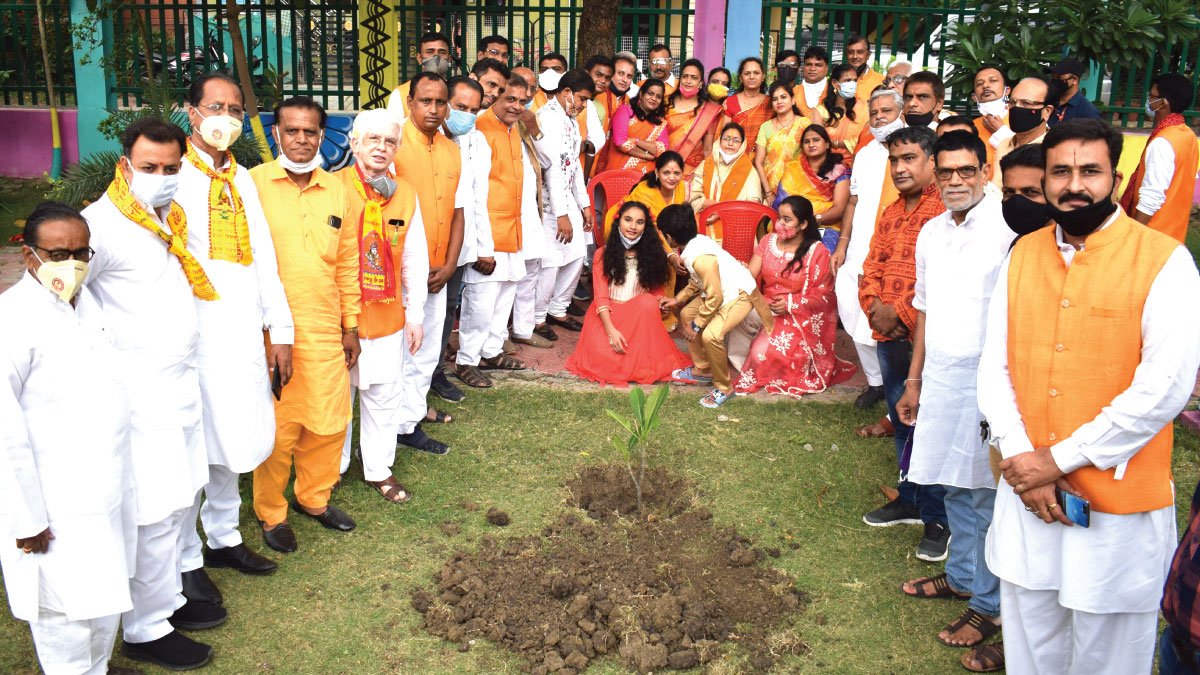 एक परिवार एक पेड़ अभियान की शुरुआत