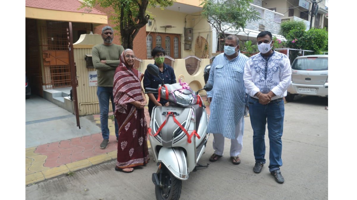 कोरोना में अपनों को खोया, समाज ने थामा हाथ