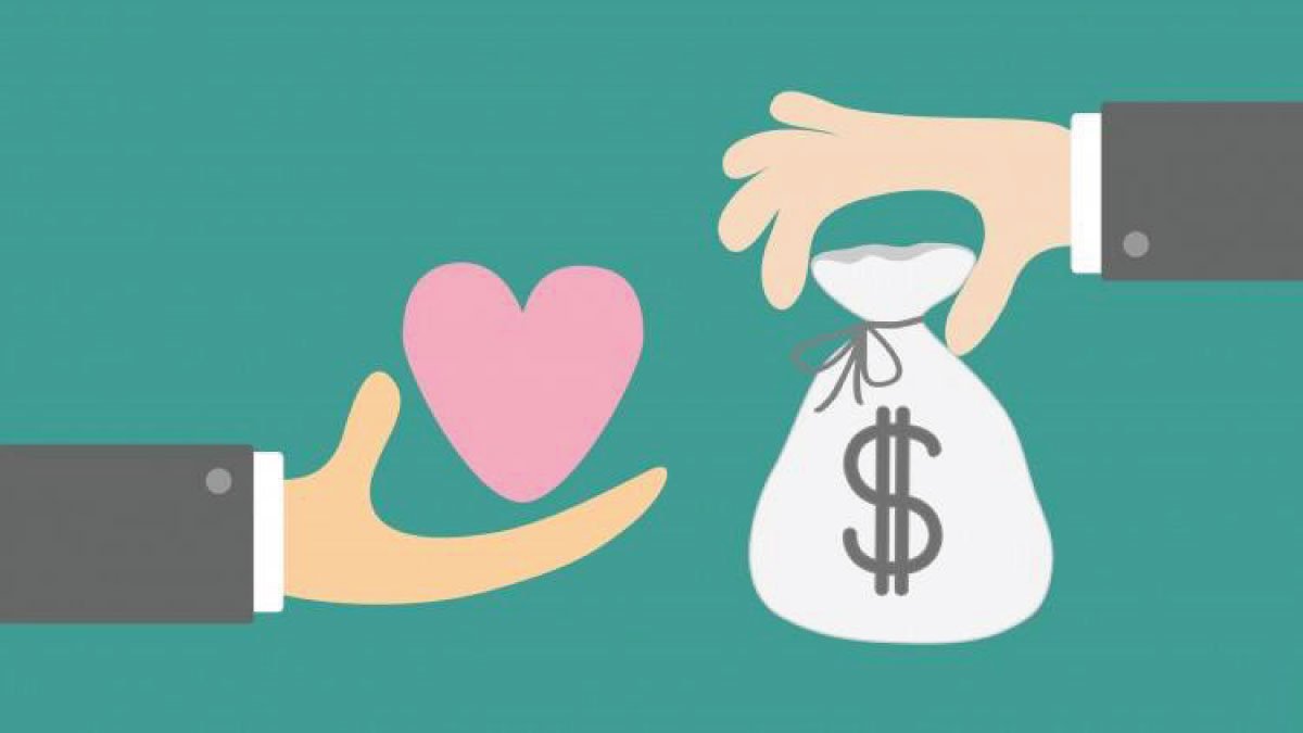 अर्थ के समक्ष परिवार व्यर्थ सहमत अथवा असहमत?