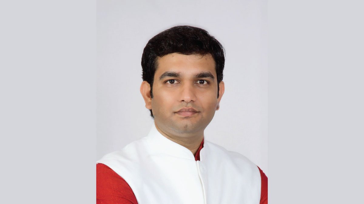 नरेश केला बने डायरेक्टर