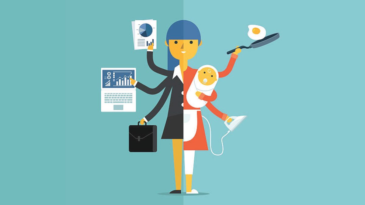 गृहिणी को कामकाजी महिला से कमतर आंकना उचित अथवा अनुचित?