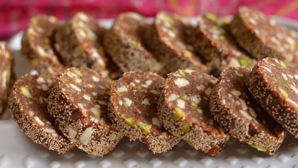 chocolate-dry-fruit-sweet-roll